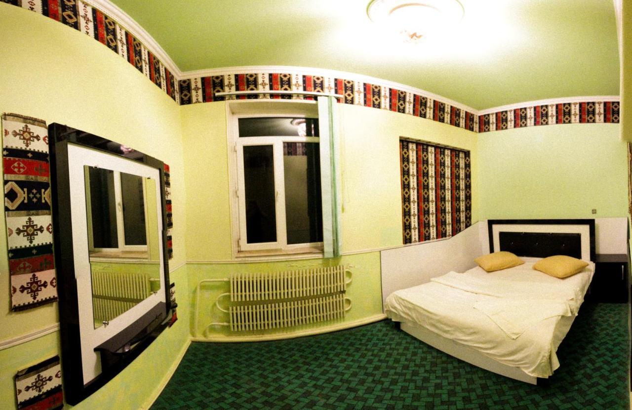 Oazis Hotel Noratus Buitenkant foto