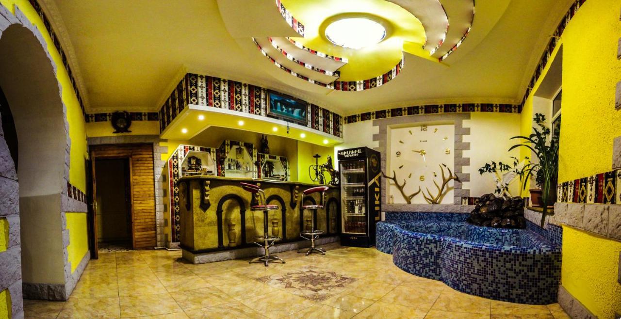 Oazis Hotel Noratus Buitenkant foto