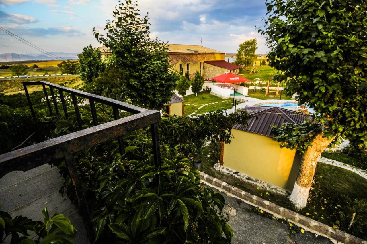 Oazis Hotel Noratus Buitenkant foto