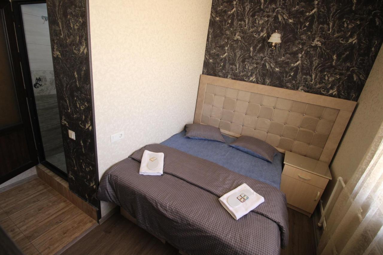 Oazis Hotel Noratus Buitenkant foto
