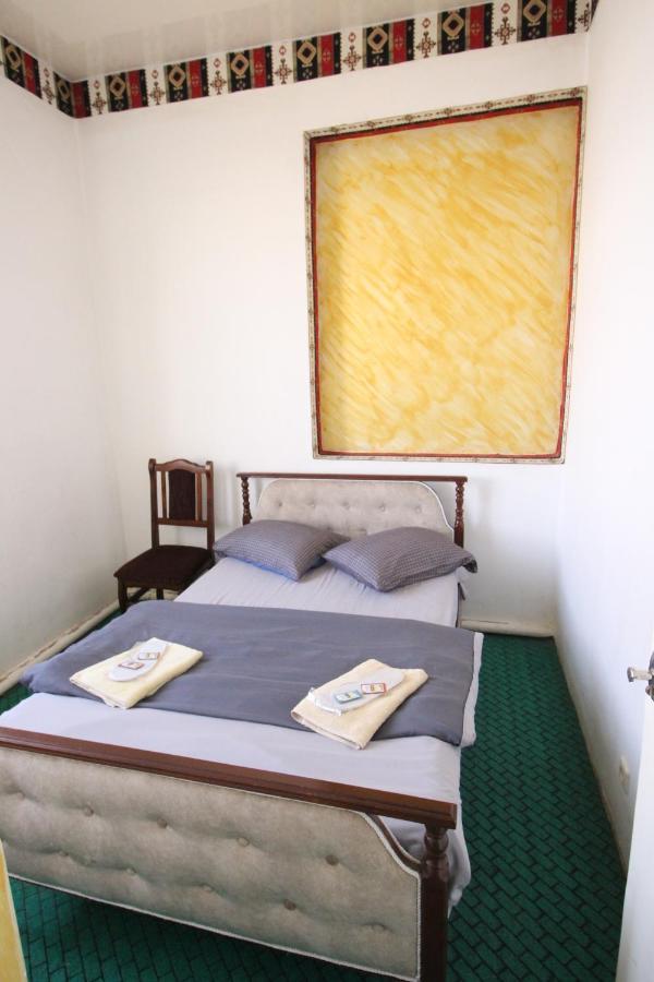 Oazis Hotel Noratus Buitenkant foto