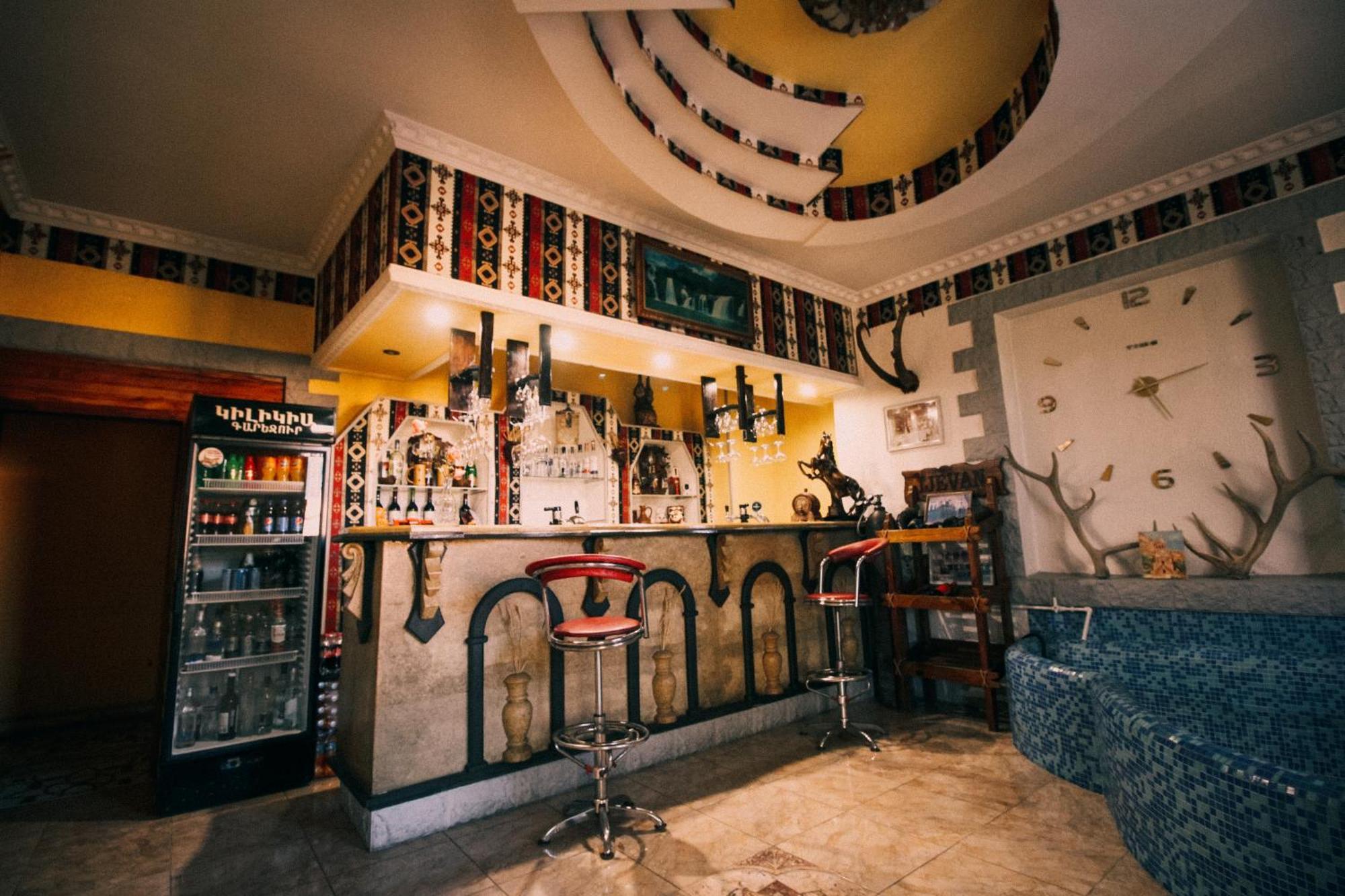 Oazis Hotel Noratus Buitenkant foto