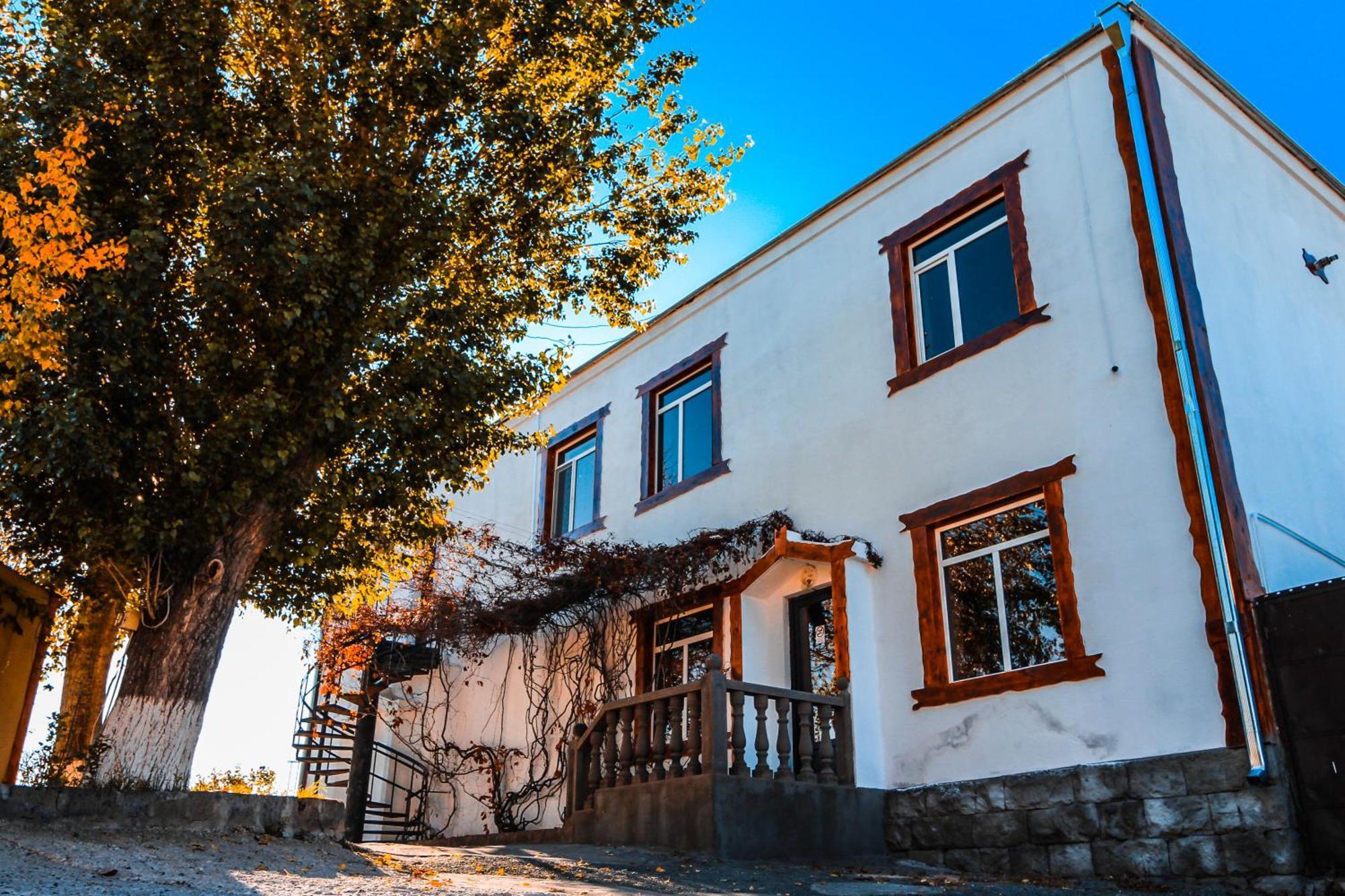 Oazis Hotel Noratus Buitenkant foto