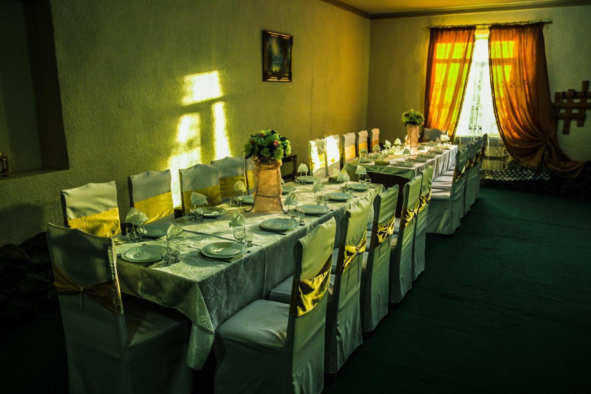 Oazis Hotel Noratus Buitenkant foto