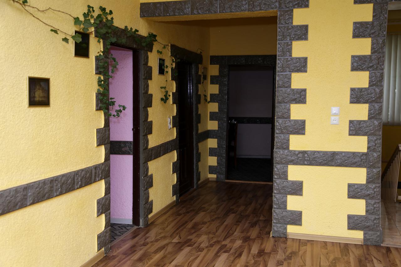 Oazis Hotel Noratus Buitenkant foto