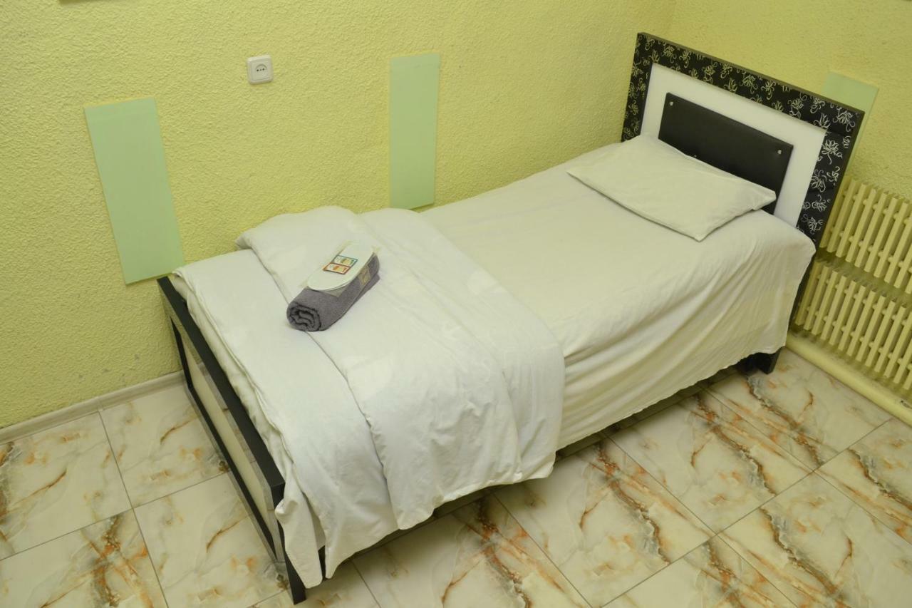 Oazis Hotel Noratus Buitenkant foto