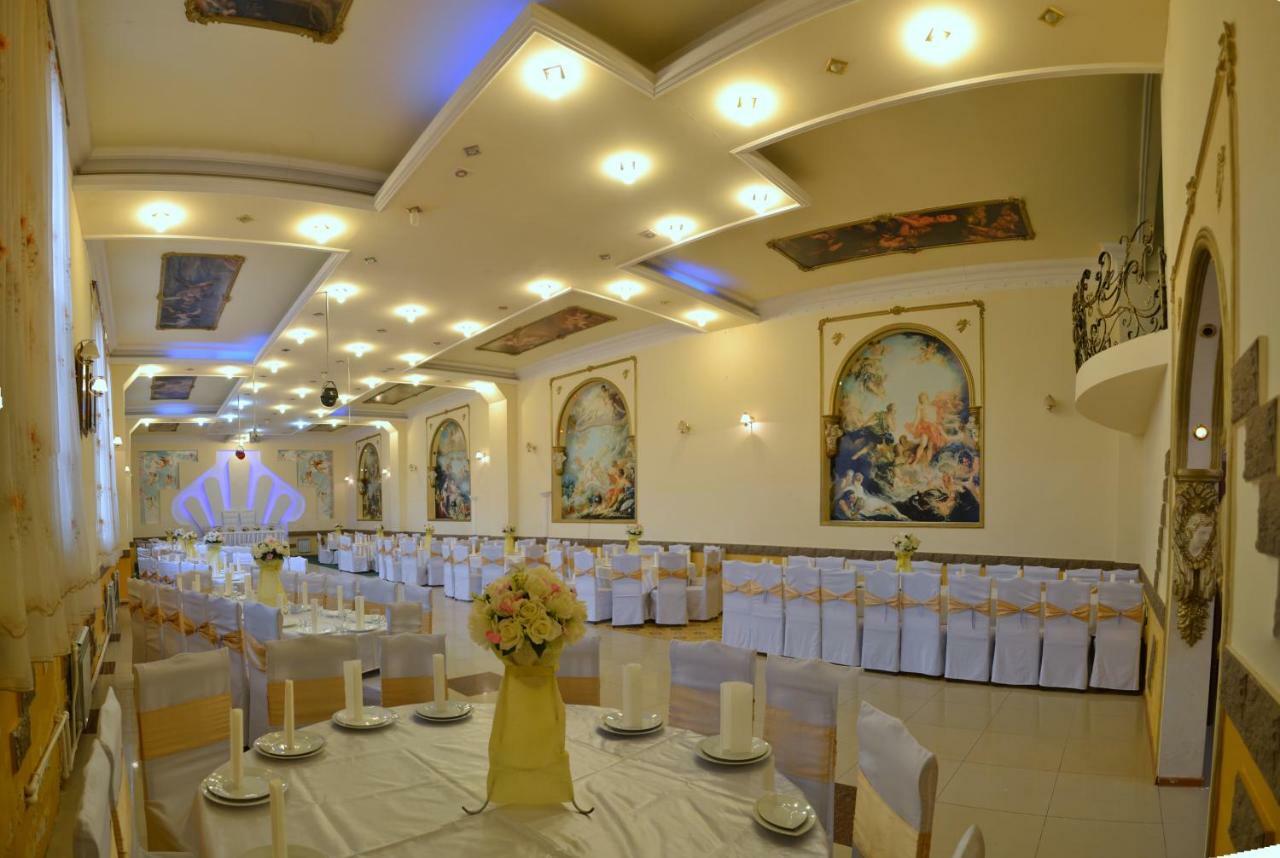 Oazis Hotel Noratus Buitenkant foto