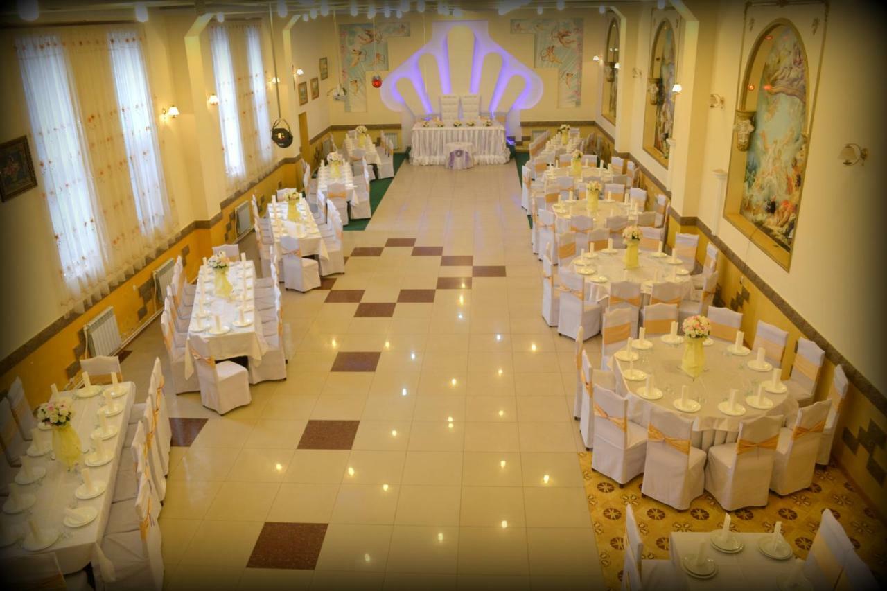 Oazis Hotel Noratus Buitenkant foto