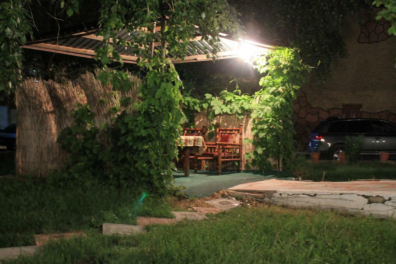 Oazis Hotel Noratus Buitenkant foto
